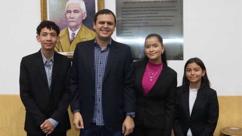Deputado Thiago Silva apresenta indicação e Assembleia realiza programa “Parlamento Jovem”