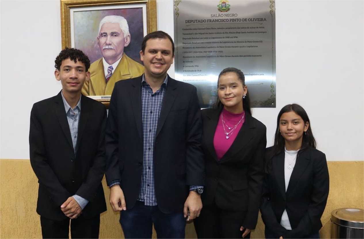 Deputado Thiago Silva apresenta indicação e Assembleia realiza programa “Parlamento Jovem”