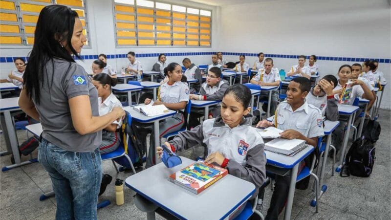 Mais de 16 mil estudantes fazem prova neste domingo (13) para ingresso nas 28 escolas estaduais militares