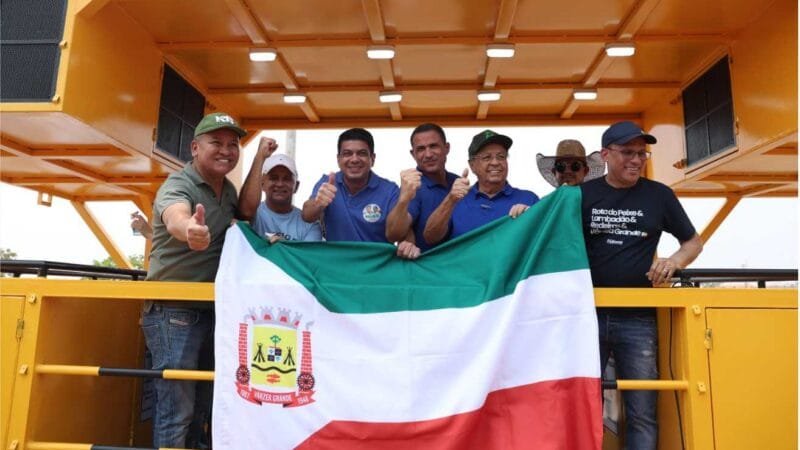 Kalil e Pedrinho reúnem mais de 2 mil carros na carreata da vitória 