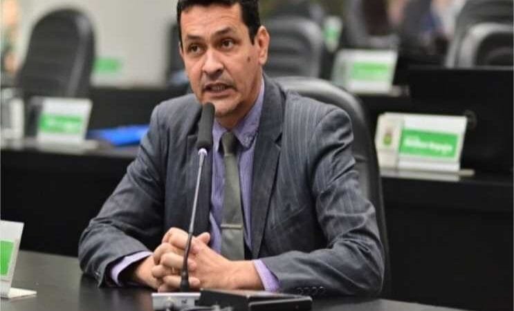 A Câmara Municipal aprovou o projeto de lei que institui o Programa Municipal do Livro Didático (PMLD) de Cuiabá.