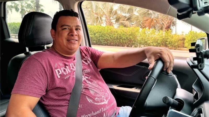 Taxista de Cuiabá adquire veículo com o apoio da Desenvolve MT