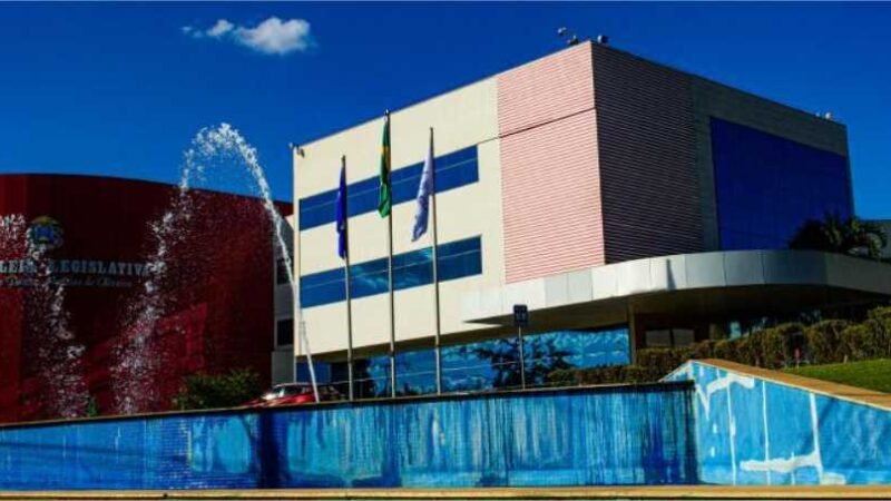 Projeto do Governo de MT que proíbe uso de celular em sala de aula é aprovado na AL