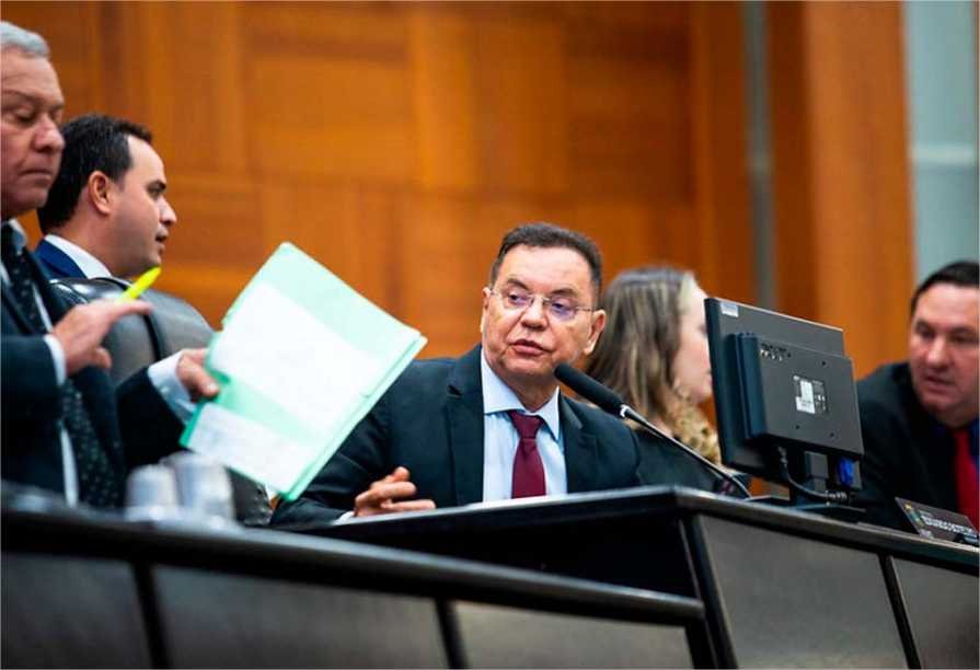 Botelho lidera aprovação da Secretaria Estadual de Justiça em regime de urgência