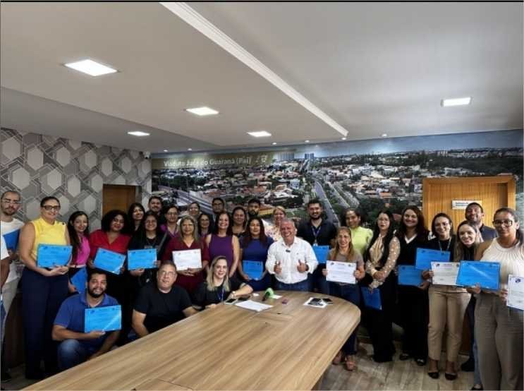 Câmara Municipal entrega certificados a alunos do curso de Pós-Graduação em Direito Administrativo