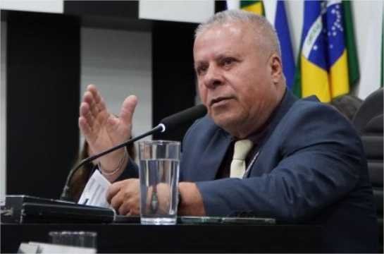 Fora da disputa pela reeleição da presidência, Chico 2000 descarta voto em novato