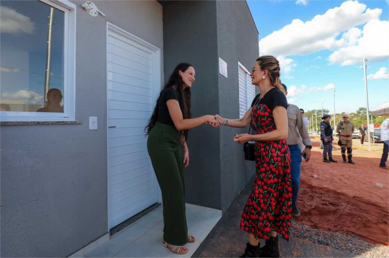 Primeira-dama de MT entrega chaves de imóveis para 100 famílias em Nova Canaã do Norte neste sábado (30)