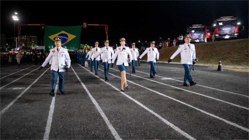 Corpo de Bombeiros promove militares e forma alunos da Escola Estadual Dom Pedro II nesta sexta-feira (29)