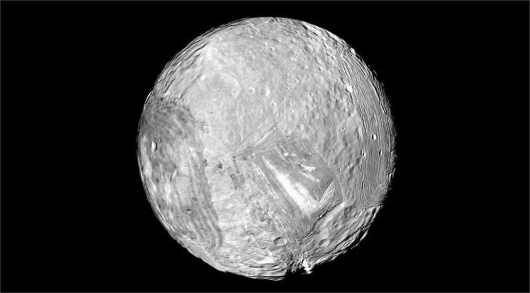 Cientistas descobrem oceano escondido sob a superfície de lua de Urano