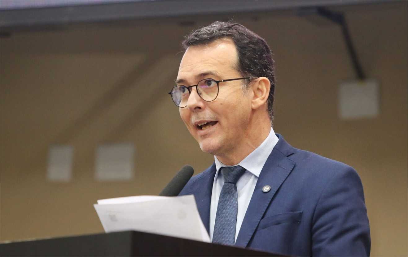 Lúdio convoca secretário de Educação para esclarecer portaria que aumenta carga de trabalho nas escolas