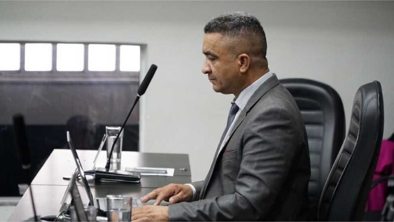 Marcrean falta à oitiva para viajar e desperta revolta de vereadores; veja vídeo