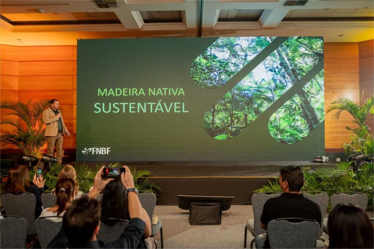 Setor de base florestal reafirma foco na qualidade e na preservação em evento realizado em Minas Gerais