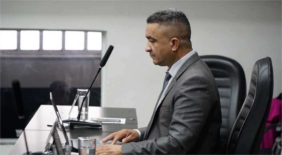 Comissão de Ética aponta contradição da defesa e mantém processo contra Marcrean