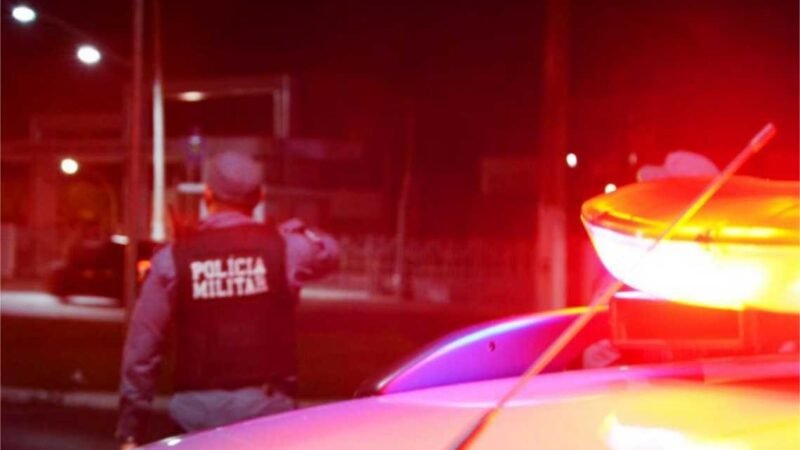 Homem é morto ao entrar em casa por homem com máscara de palhaço; esposa presencia o crime