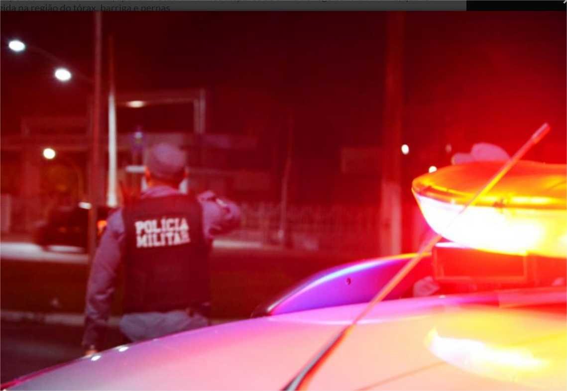 Homem é morto ao entrar em casa por homem com máscara de palhaço; esposa presencia o crime