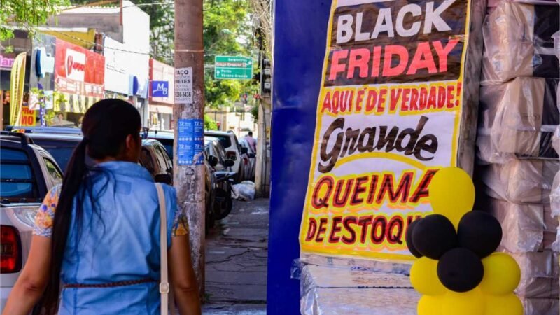 Consumidores devem ficar atentos a golpes e pesquisar preços de produtos, orienta Procon-MT