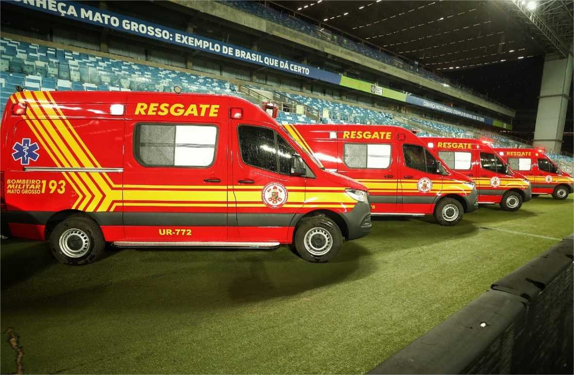 Governo de MT entrega novas viaturas, promove bombeiros e forma alunos de escola militar