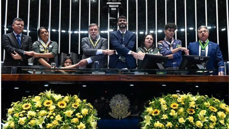 Sessão pelos 100 anos da União dos Escoteiros do Brasil destaca formação