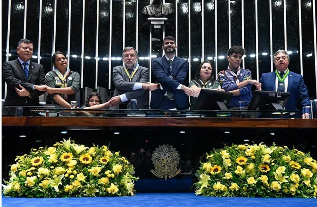 Sessão pelos 100 anos da União dos Escoteiros do Brasil destaca formação