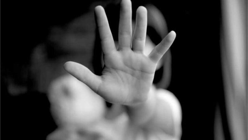 Por ciúmes, homem agride e ameaça esposa de morte