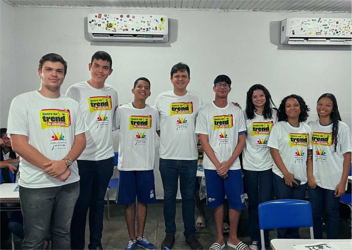 Thiago Silva incentiva estudantes a participarem do “Parlamento Jovem”