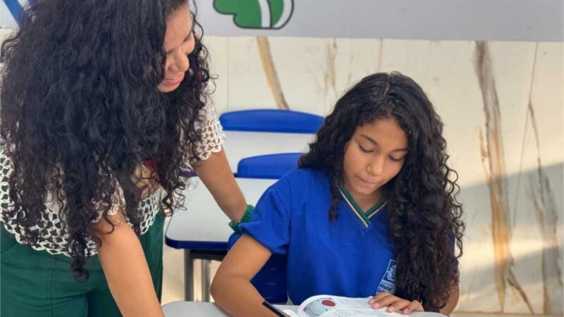 Profissionais da educação vão receber 13º salário e gratificação com reajuste de 20% nesta sexta-feira (20)