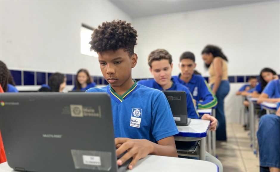 83 alunos de Escola Estadual de Cuiabá lançam obras literárias nesta quinta-feira (12)