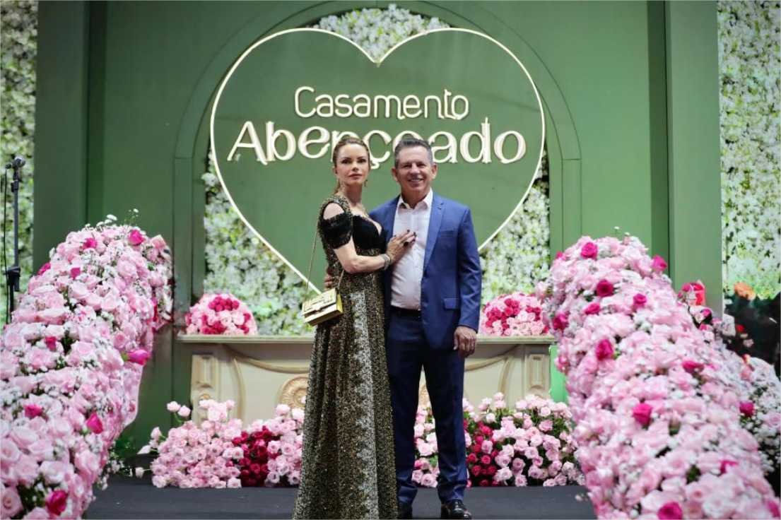Primeira-dama de MT e governador comemoram a união de centenas de casais na 3ª edição do Casamento Abençoado