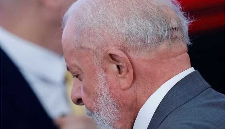 Um dia após cirurgia na cabeça, Lula está ‘lúcido, orientado e passou a noite bem’, diz boletim médico