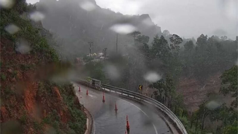 Trânsito na MT-251 no Portão do Inferno é interrompido por causa das chuvas nesta quinta-feira (05)