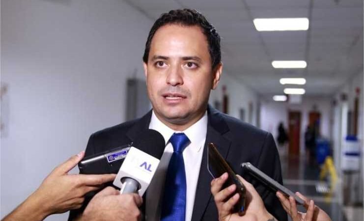 TCE acata pedido de Diego Guimarães e Águas Cuiabá terá que reparar asfalto e explicar taxa de esgoto