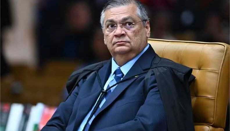 Dino determina suspensão do pagamento de R$ 4,2 bilhões emendas e pede investigação da PF