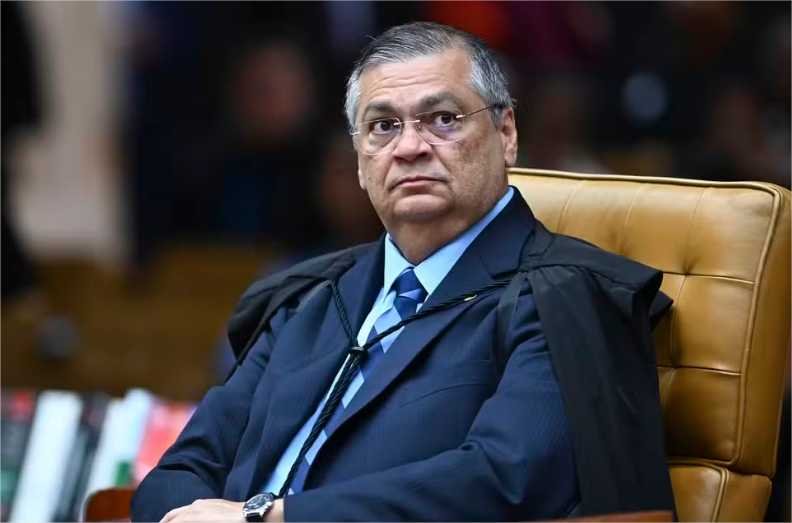 Dino determina suspensão do pagamento de R$ 4,2 bilhões emendas e pede investigação da PF