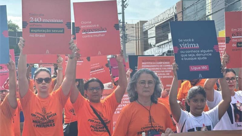 Em caminhada, deputada Gisela se solidariza com protesto de familiares de Ana Paula, após feminicida ser solto
