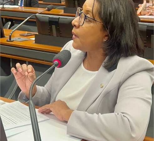 Deputada Gisela Simona vota a favor de castração química para pedófilos; PL é aprovado com 267 votos