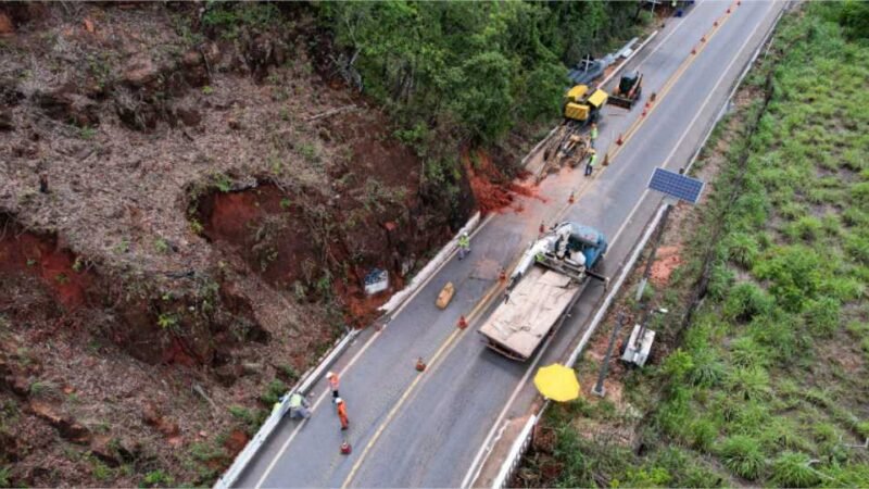Trânsito na MT-251 no Portão do Inferno é liberado após chuva neste sábado