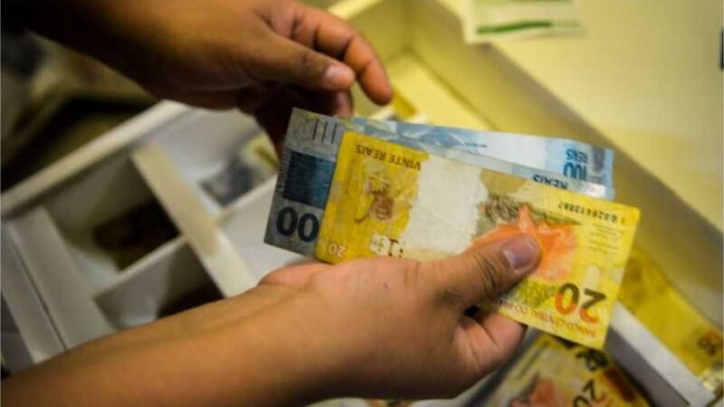 Lula publica nos próximos dias decreto que corrige o salário mínimo para R$ 1.518