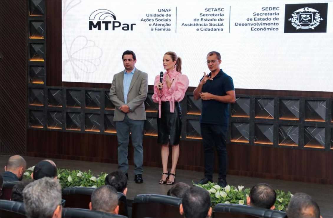 Primeira-dama de MT coordena reunião de lançamento do Programa SER Família Fé e Vida