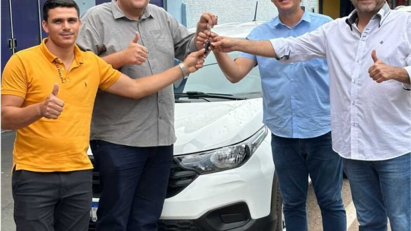 Deputado Thiago Silva entrega veículo pick-up para Canabrava do Norte