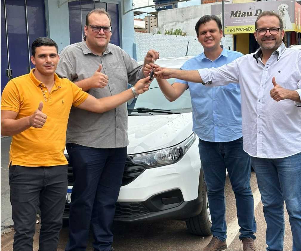 Deputado Thiago Silva entrega veículo pick-up para Canabrava do Norte