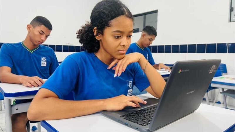 Estudantes de escola estadual de Cuiabá apontam ganho de qualidade no ensino e apoiam lei que proíbe celular em sala de aula