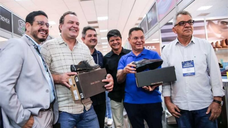 Botelho abre feira para representantes e destaca importância de fortalecer o comércio em MT