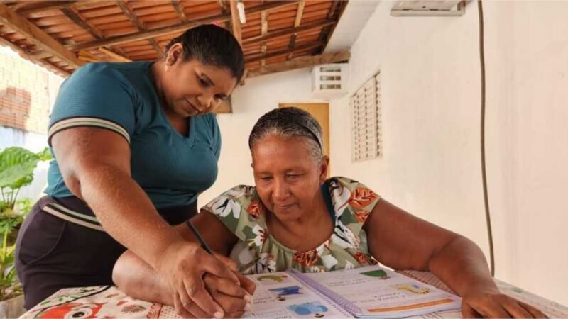 Idosos de comunidade rural de Santo Antônio de Leverger aprendem a ler e escrever com o Programa Mais MT Muxirum