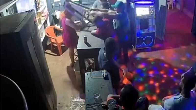 Cliente tenta matar funcionária de boate com banqueta