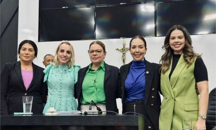 Paula Calil preside primeira sessão da Mesa Diretora formada por mulheres na Câmara de Cuiabá