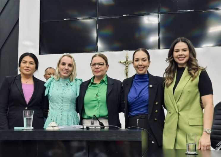 Paula Calil preside primeira sessão da Mesa Diretora formada por mulheres na Câmara de Cuiabá