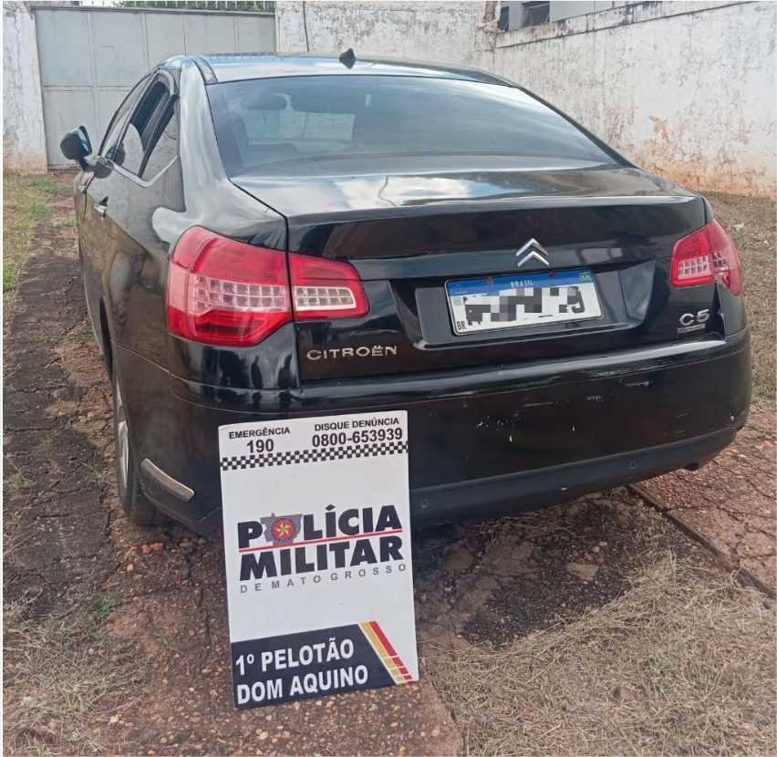 Polícia Militar recupera carro furtado e prende homem por receptação