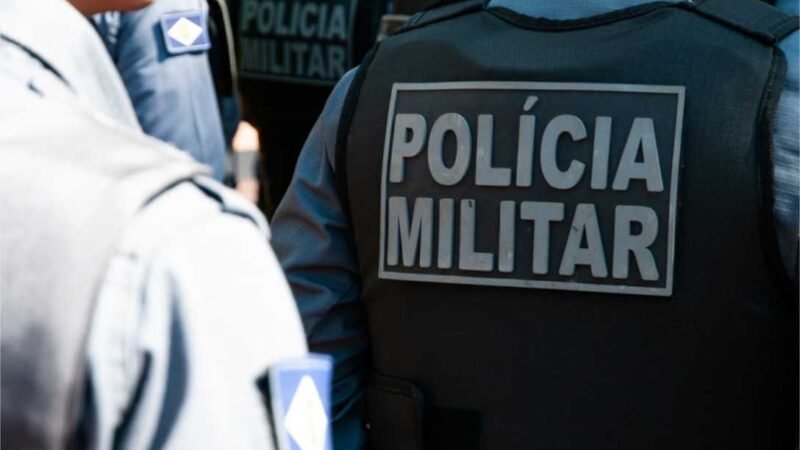 Policiais ficam feridos após caminhonete capotar em Chapada