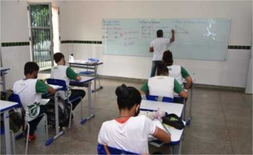 Justiça manda Cuiabá pagar férias e 13º para professores temporários