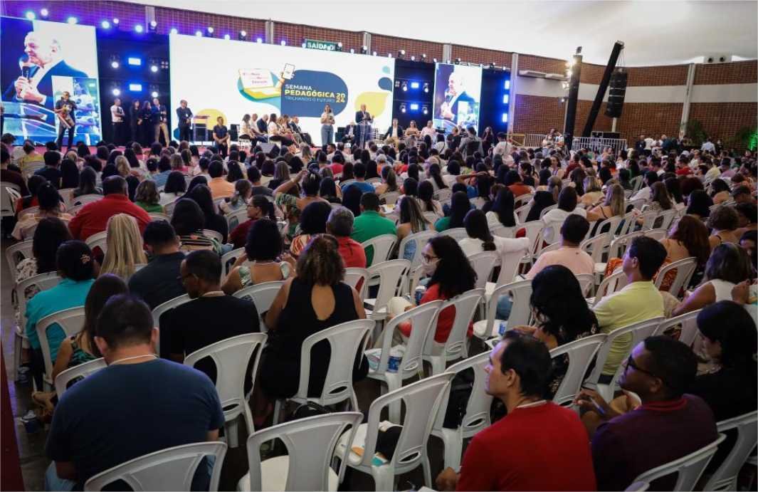 Seduc prepara profissionais da educação para ano letivo; aulas começam em 3 de fevereiro